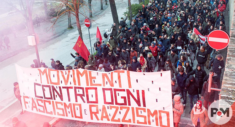 Miles marchan en Italia contra el racismo