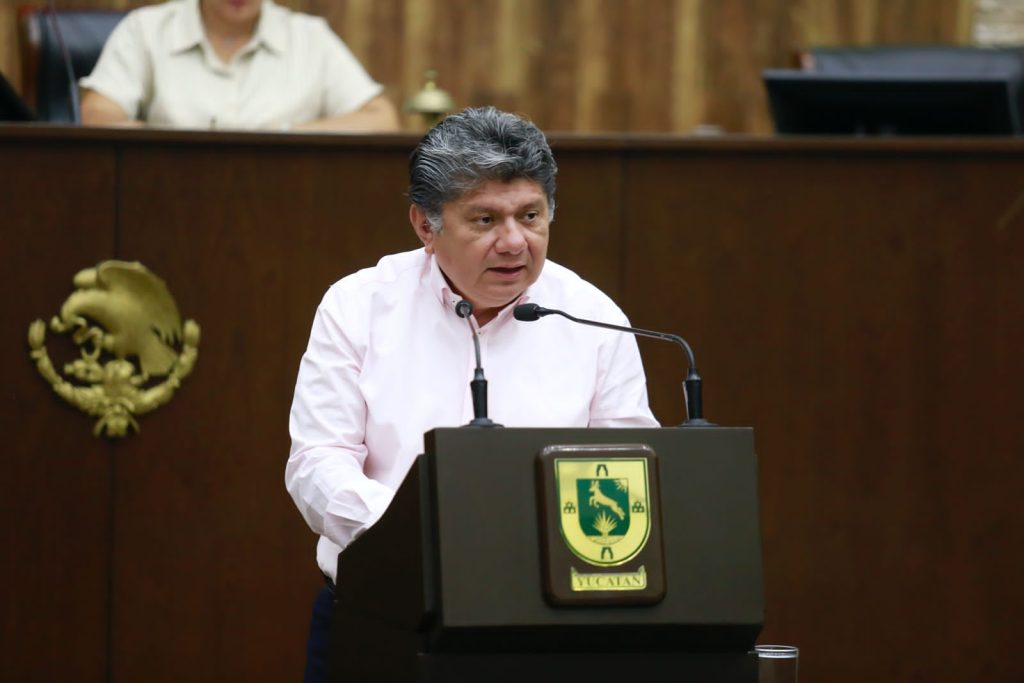 GASPAR QUINTAL presentó una iniciativa para impulsar una atención médica digna.