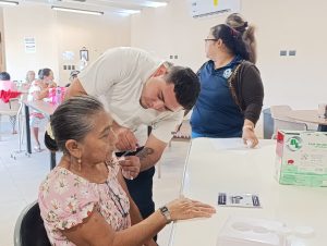 Abuelitos de la Casa del Adulto Mayor del DIF Kanasín son vacunados contra la Influenza y el Covid-19