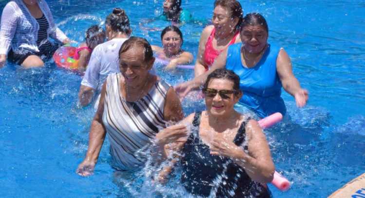 Realiza Dif Excursion Con Adultos Mayores A Exhacienda Y A Playa Tortugas Punto Medio