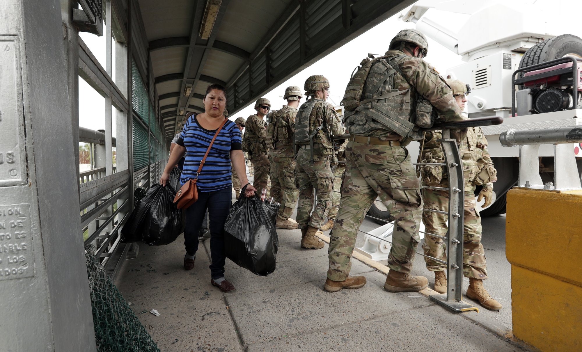 Tension on Mexican border as U.S. troops prepare to meet migrant ...