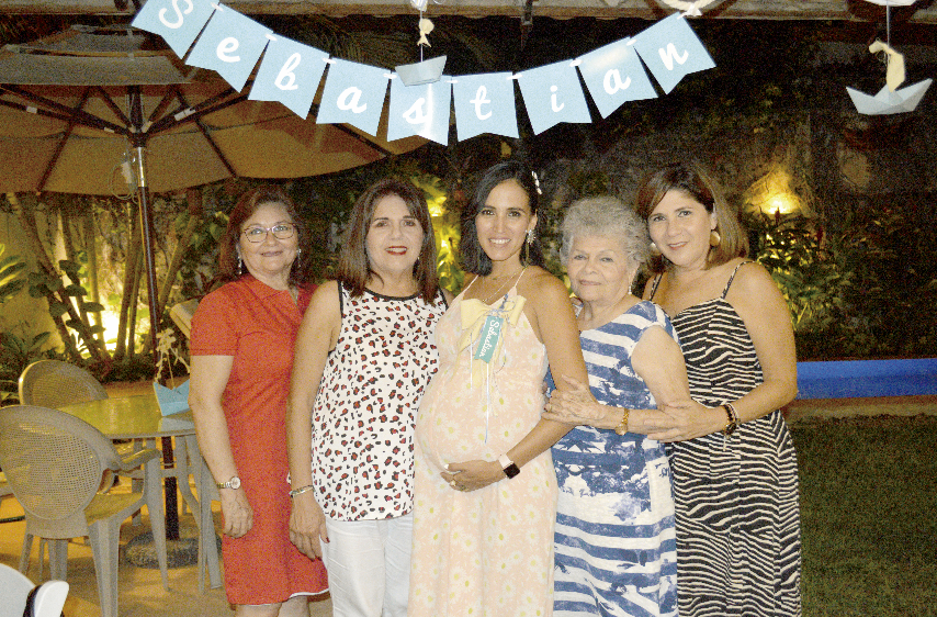 Carmen Duarte González, Ileana Salazar Lizama, Alhelí Pérez de Novelo, Rosita lizama lizama y Gabi Salazar Lizama