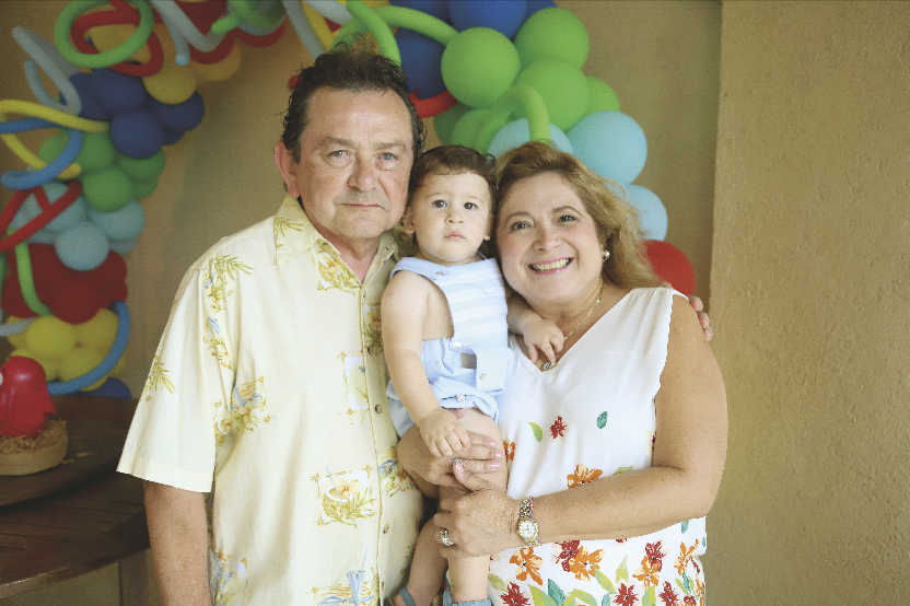 Luis Castillo y Beatriz López de Castillo con Mariano Duvert Castillo