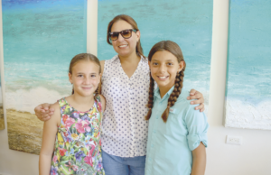 Gladys Rivero de Torre con Daniela Calero Rosado y Daniela Torre Rivero