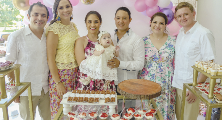 Vicente Correa, Patricia Aizpurua, Ana Cristina Correa con Andrea Young Correa, la festejada, Mario Young, Lucy Correa y Trey Barbee