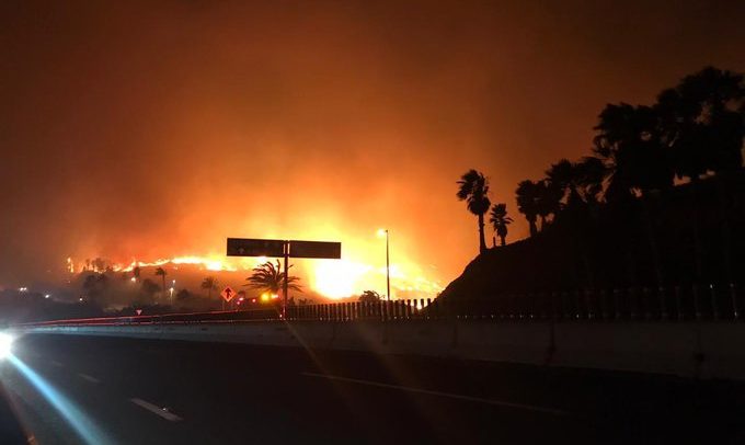 Incendios forestales consumen ciudades de Baja California - Punto Medio