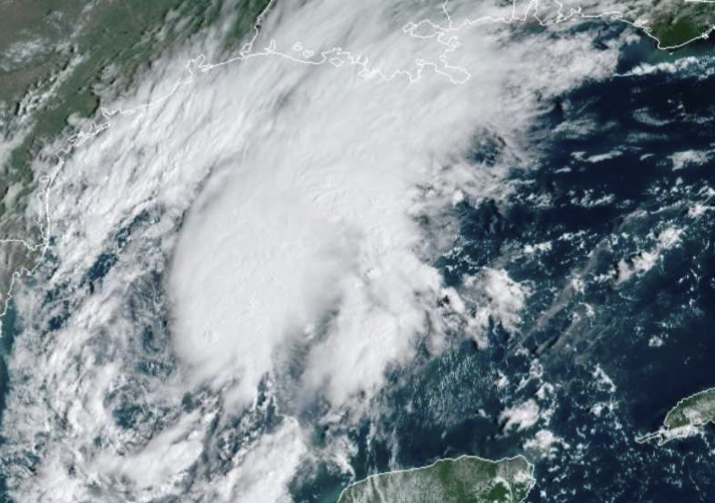 Emiten alerta de huracán en Texas por "Beta" Punto Medio